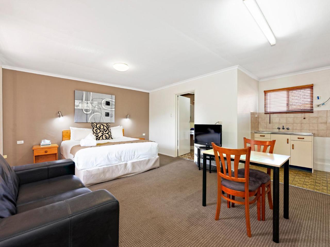 Riviera Motel 3*